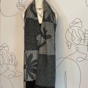 Wild Fable- Black & Gray Patterned Smiley Face Scarf O/S